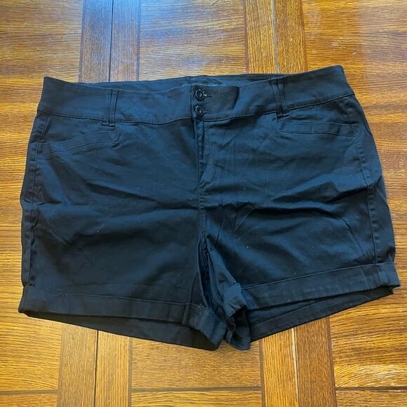 Torrid Black Button Front Shorts Plus Size 28 5-Pocket Bermuda Casual - Picture 2 of 8